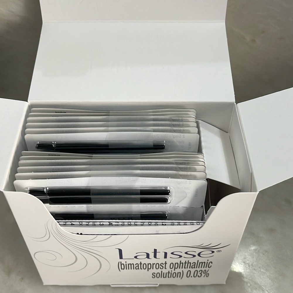 Sealed Disposable Eyelash Serum Applicator 140 Count